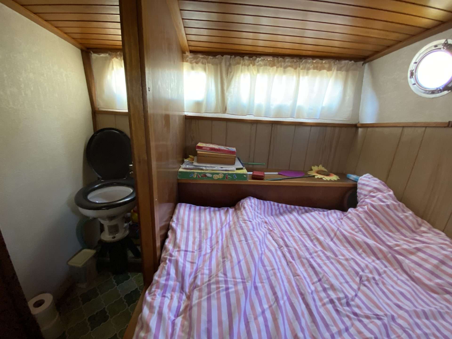 Motorboot 900 nieuw in de lak