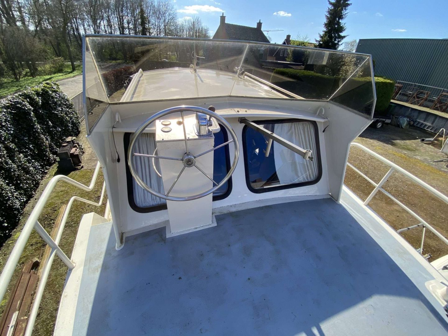 Motorboot 900 nieuw in de lak