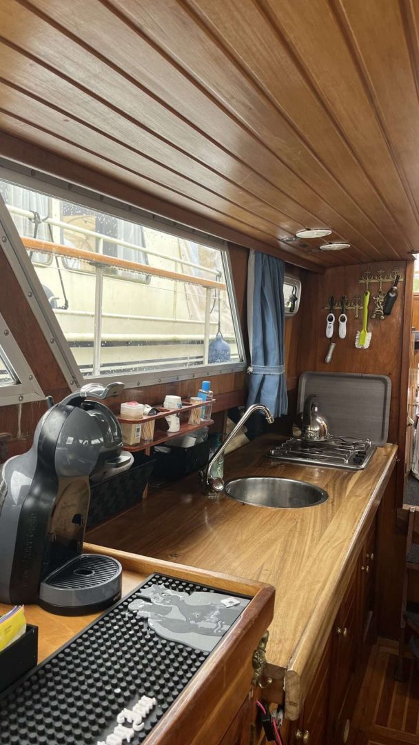 Jako 1160 goed onderhouden motorboot