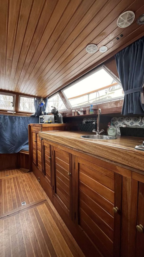 Jako 1160 goed onderhouden motorboot