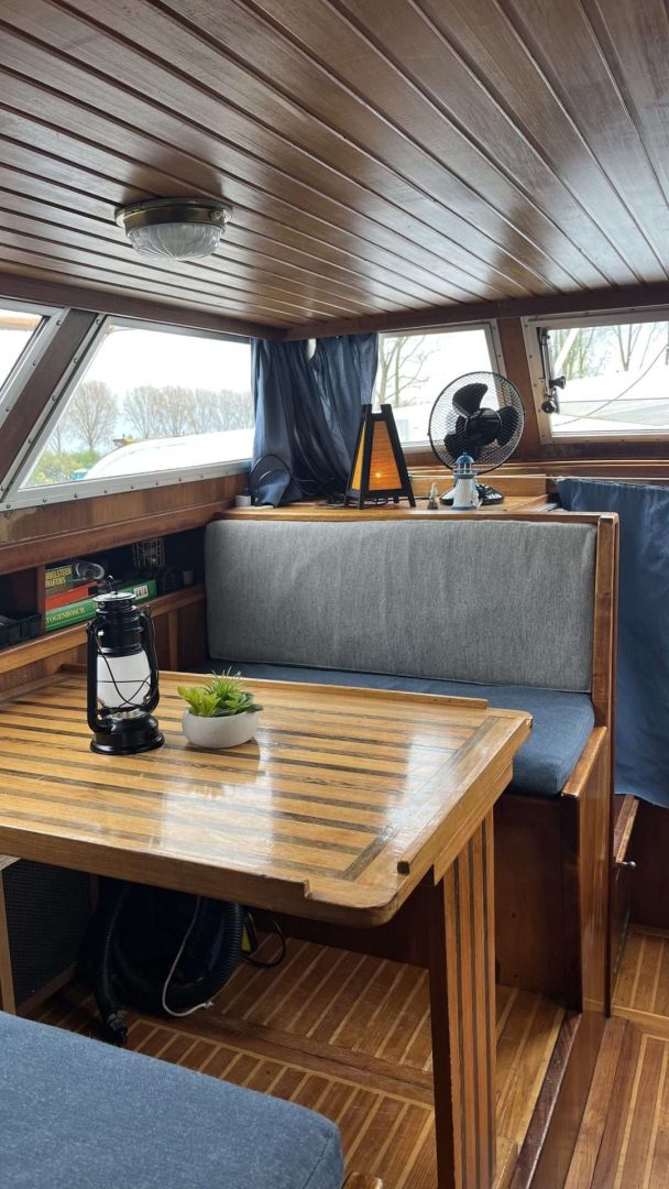 Jako 1160 goed onderhouden motorboot