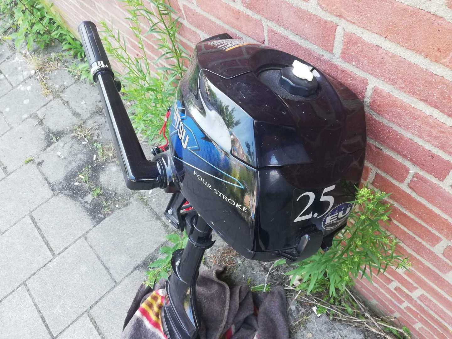 Tohatsu fourstroke  2,5 pk   longtail  maar paar keer gebruikt