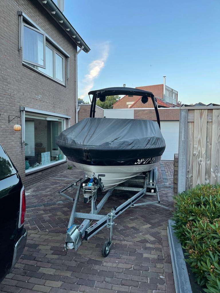 Bayliner 205 bj 2008 en nieuwe Mercruiser 5.0L MPI 260pk incl Trailer