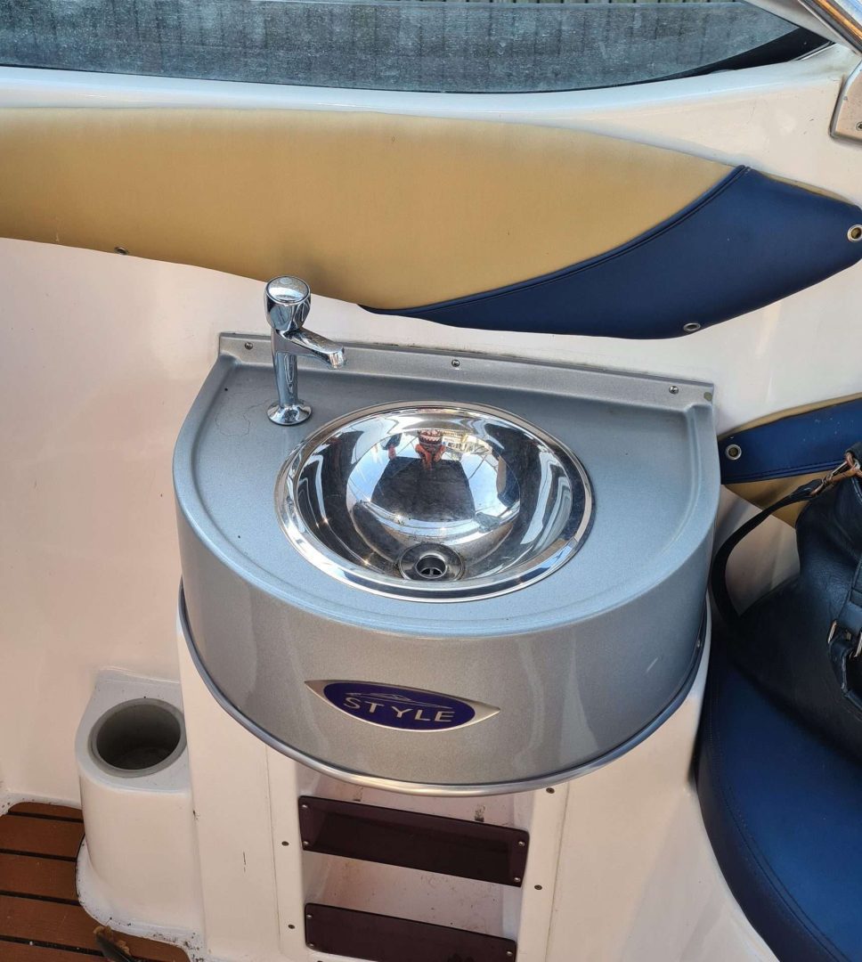 Fibrafort Style 215 boot (2008) te koop inclusief geremde kantelbare  trailer