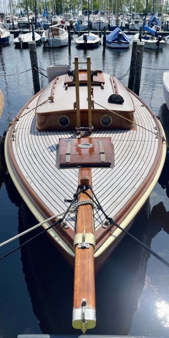Kajuitzeilboot gerestaureerd teakhout