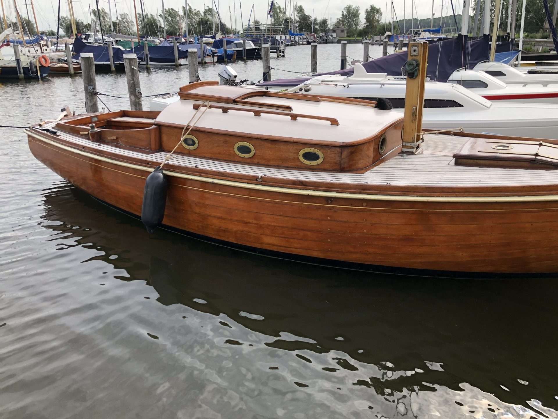 Kajuitzeilboot gerestaureerd teakhout