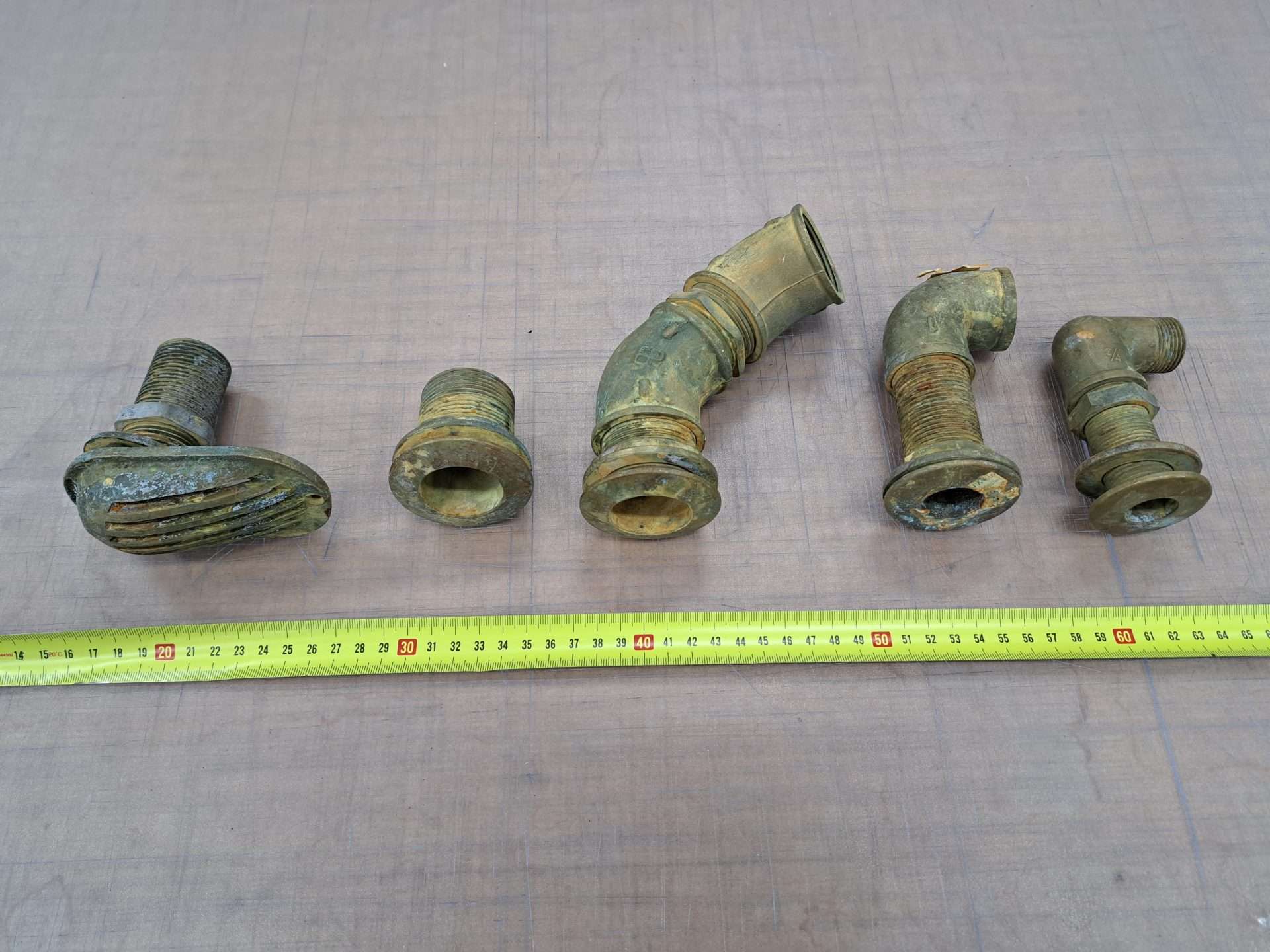 5 sets – Bronzen kogelkranen en huiddoorvoeren