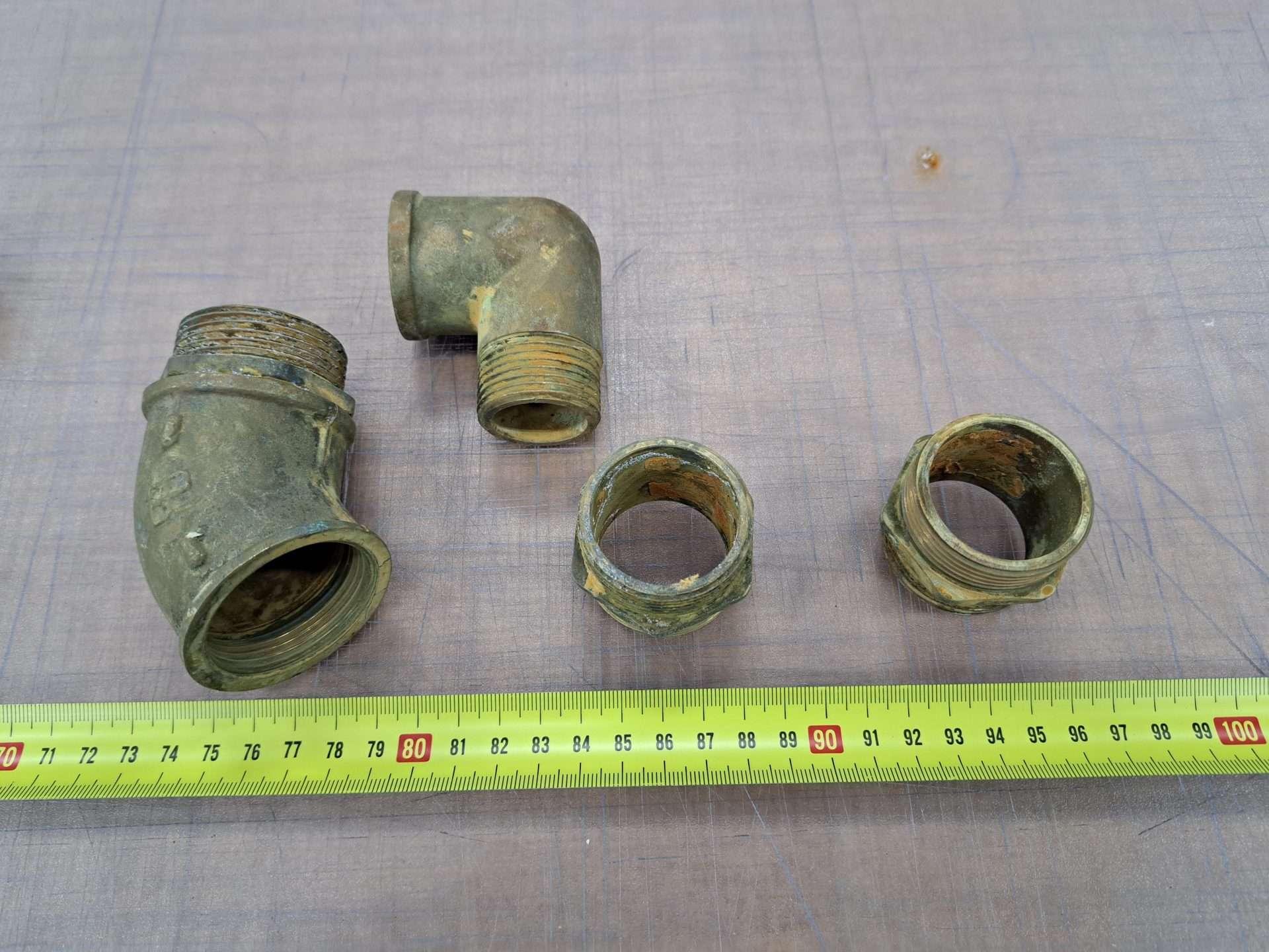 5 sets – Bronzen kogelkranen en huiddoorvoeren