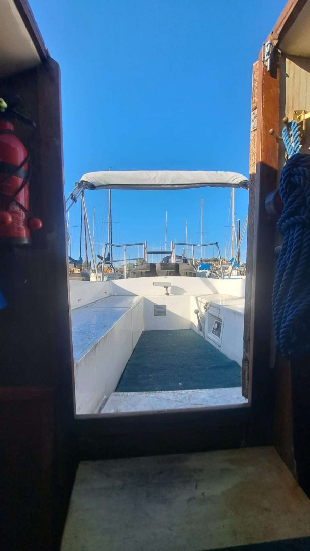 Zeilboot Fellowship 28 omgebouwd tot motorboot. (klusproject)