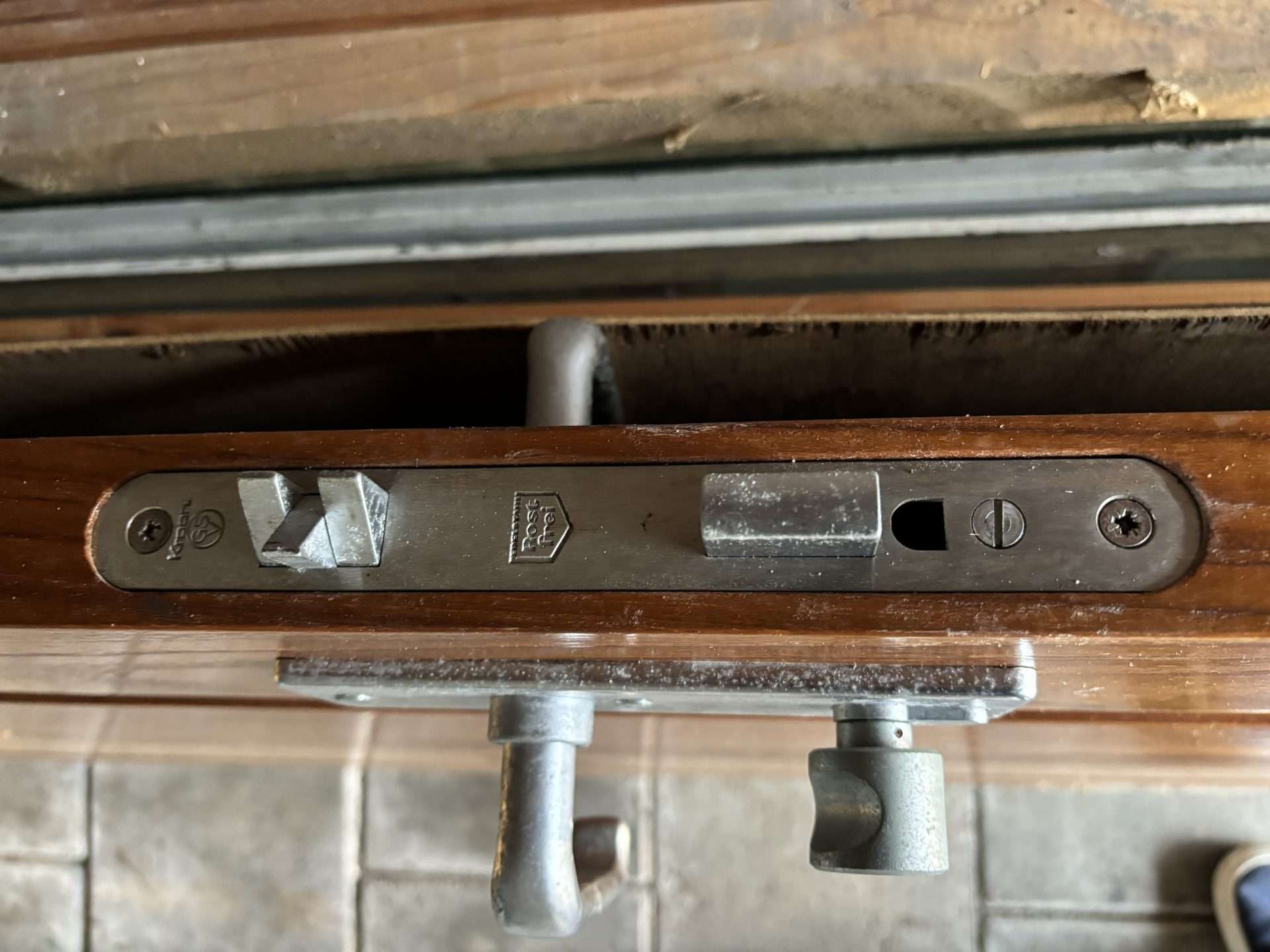 Massief teakhouten deur met beslag