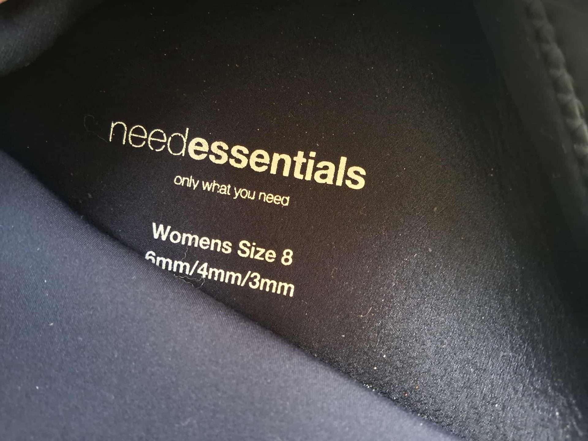 Winter Wetsuit vrouw. Golfsurfen, 6/4/3 Needessentials, hooded, frontzip, maat 8