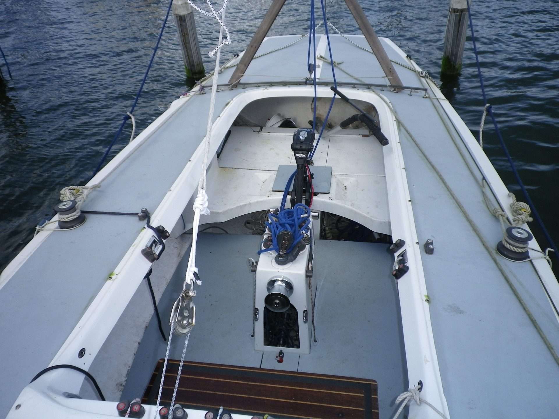 Etchells snelle open zeilboot iets groter dan een draak