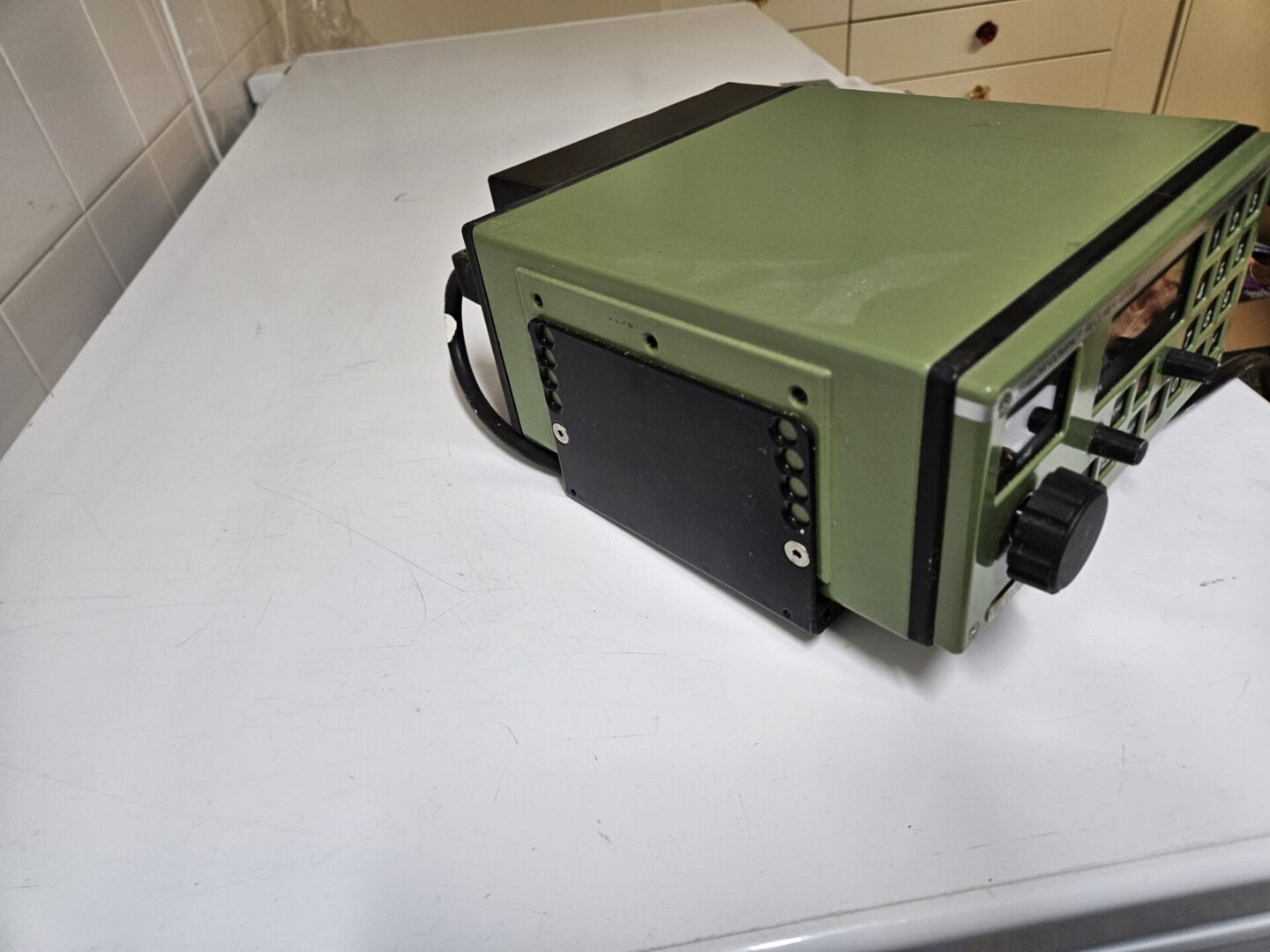 Sailor compact receiver R2022 SP Radio Danmark met ophangplaat en instructieboek