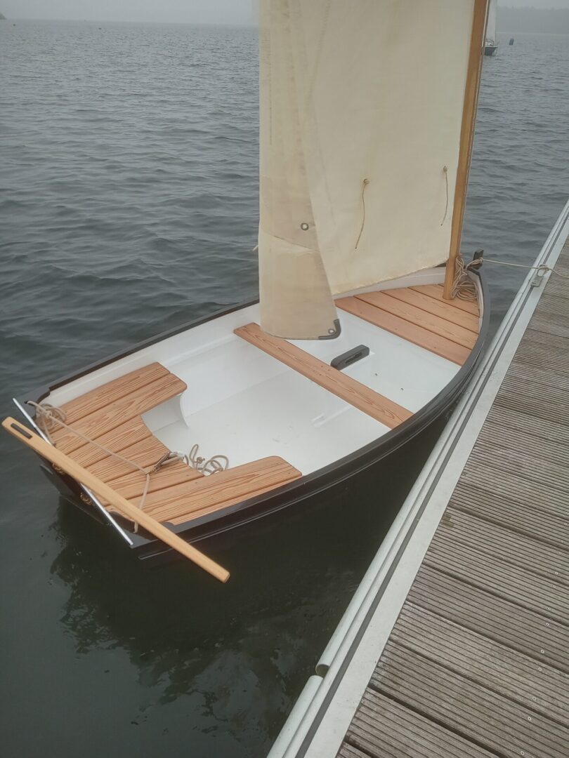 Houten zeilboot