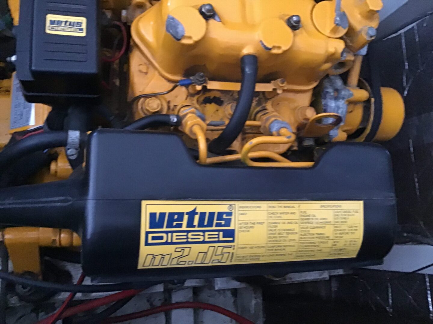 Authentieke houten schouw met inboard diesel motor