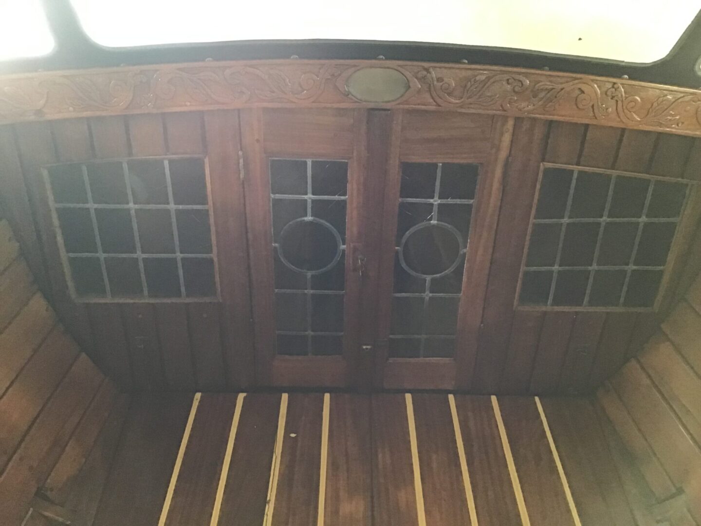Authentieke houten schouw met inboard diesel motor