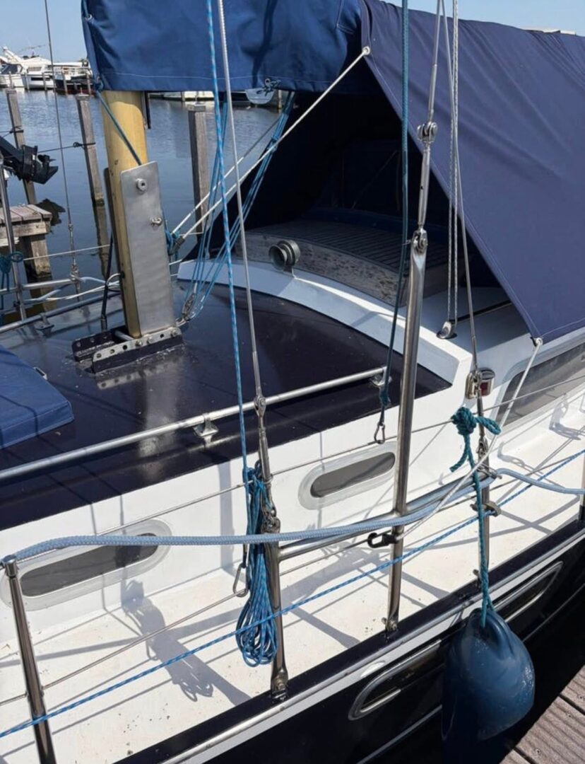 Complete mast met zeilen
