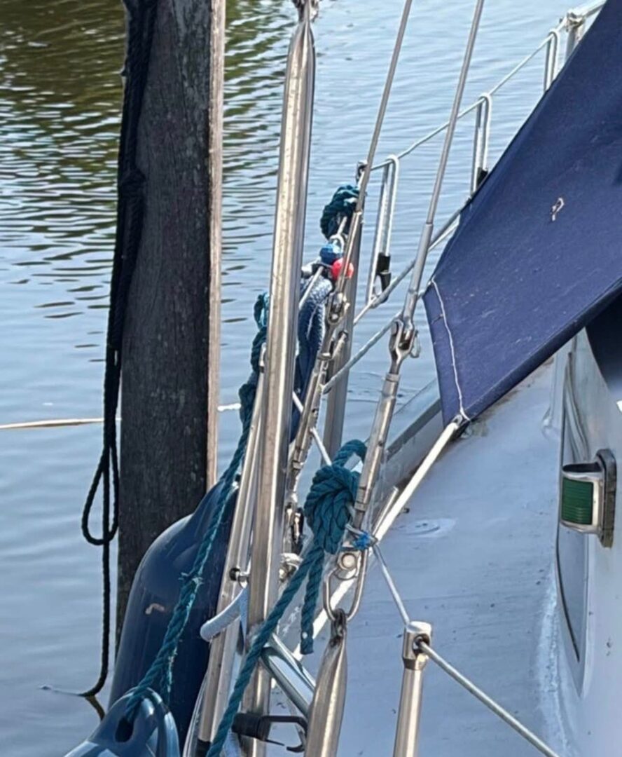 Complete mast met zeilen