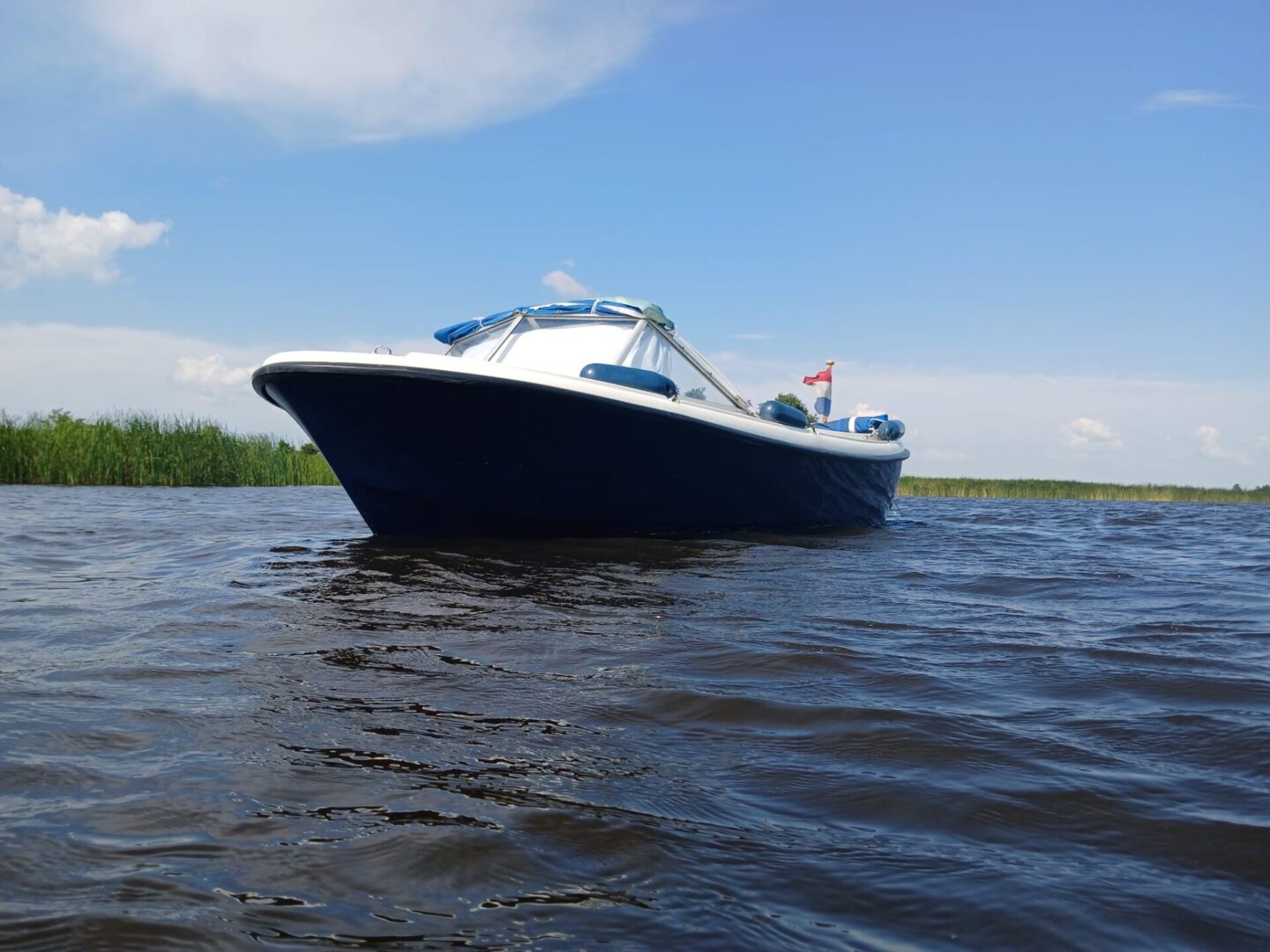 Adec 530 sloep in nette staat