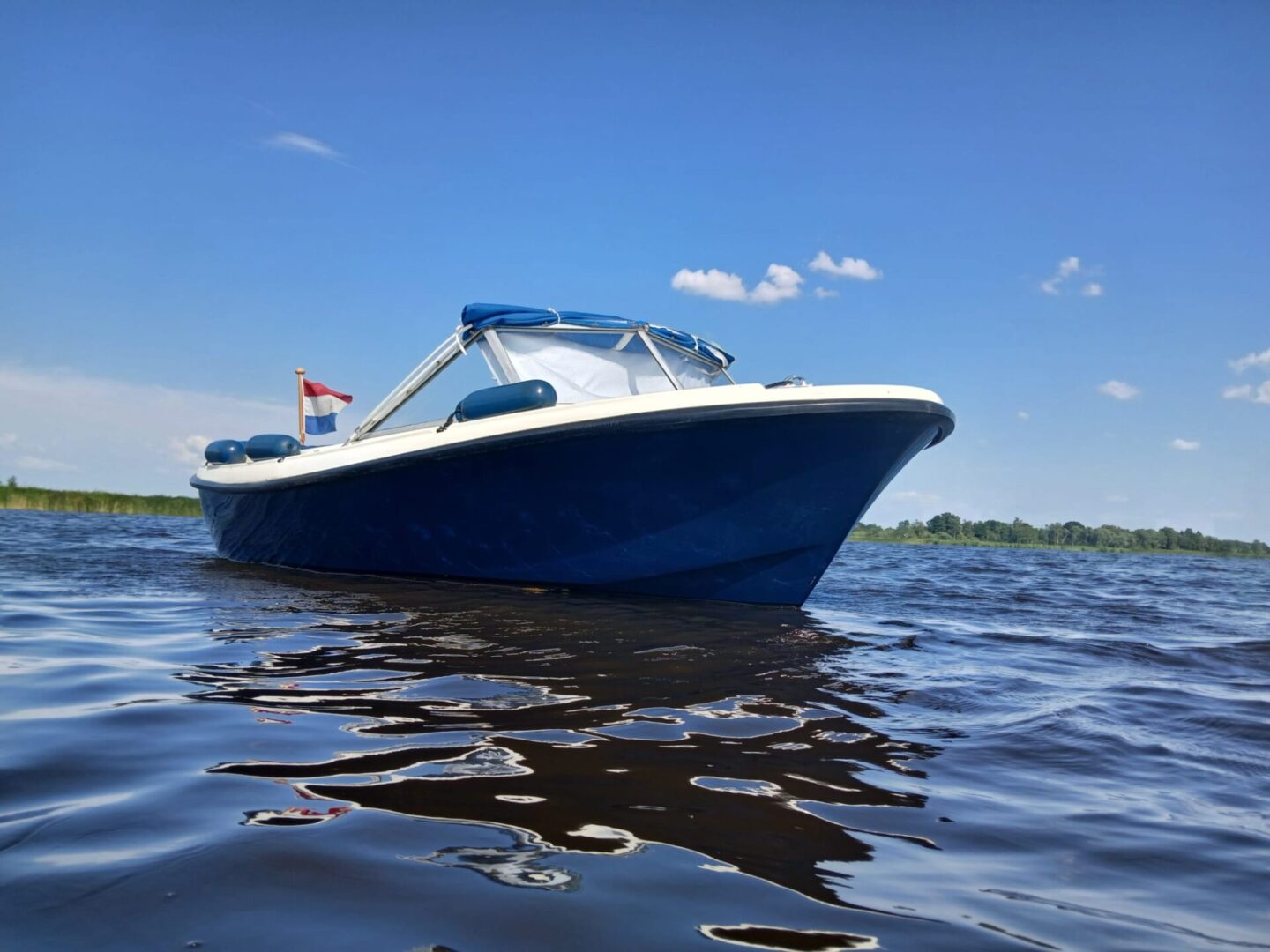 Adec 530 sloep in nette staat